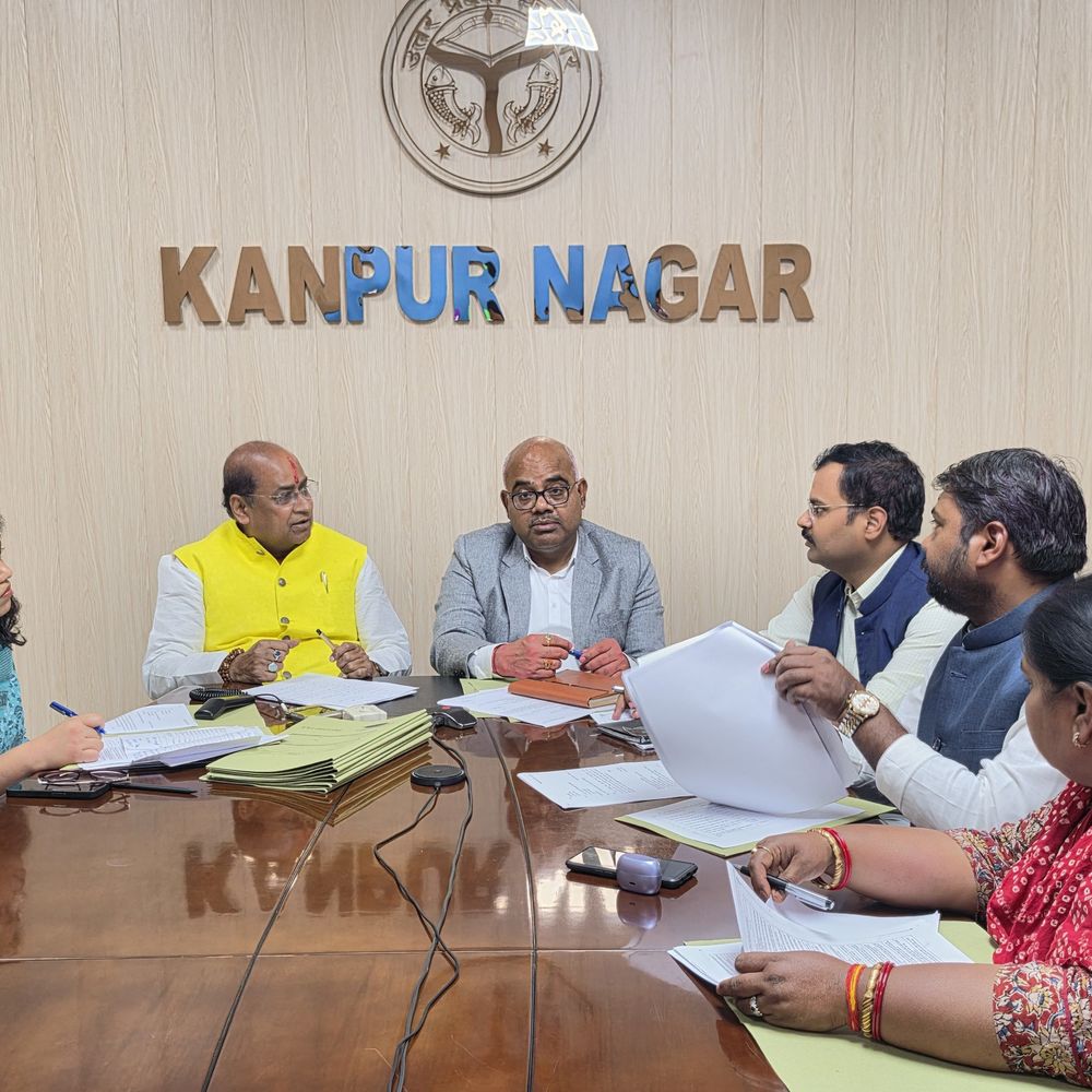 सीएम योगी ने पीडब्ल्यूडी कार्यों की समीक्षा की:कानपुर में कलेक्ट्रेट से वीडियो कॉन्फ्रेंसिंग में जुड़े अधिकारी, सड़कों-पुलों की कार्ययोजना पर चर्चा