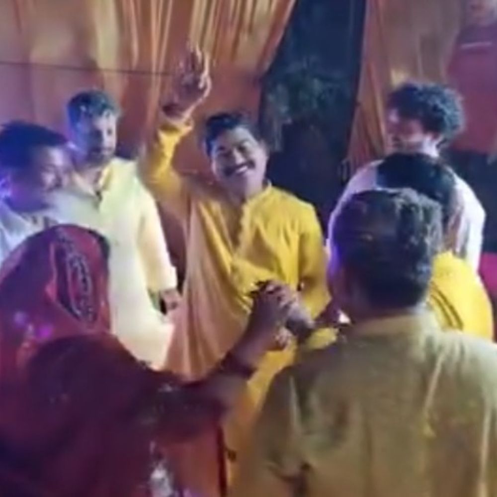 पूर्व विधायक गोरखनाथ बाबा का डांस वीडियो वायरल:भोजपुरी गाने पर थिरकते दिखे, पहले एसडीएम को धमकाने का ऑडियो वायरल हुआ था