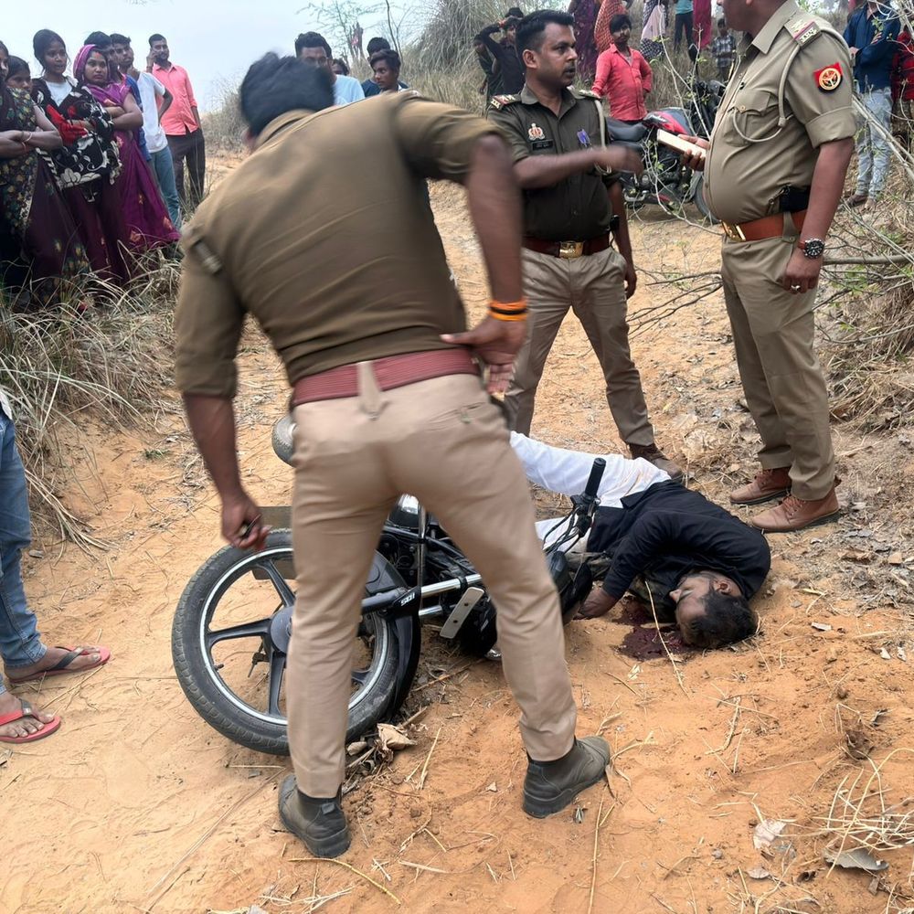 प्रतापगढ़ में बाइक सवार युवक को मारी गोली:सड़क किनारे मिली लाश, ग्रामीणों ने दी पुलिस को सूचना