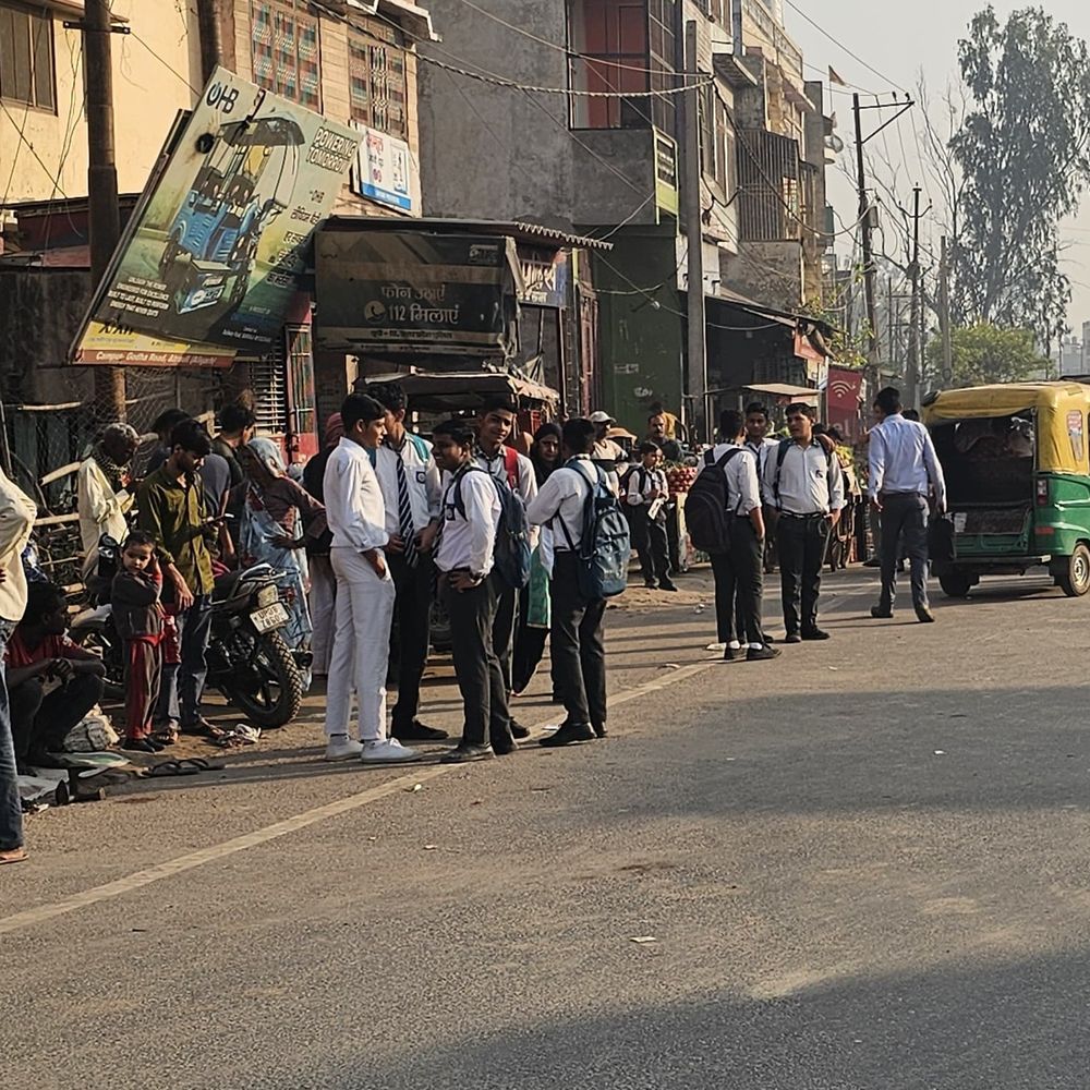 संभल में बदलता मौसम, बढ़े खांसी-जुकाम के मरीज:AQI 222, न्यूनतम 16 और अधिकतम 35 डिग्री तापमान