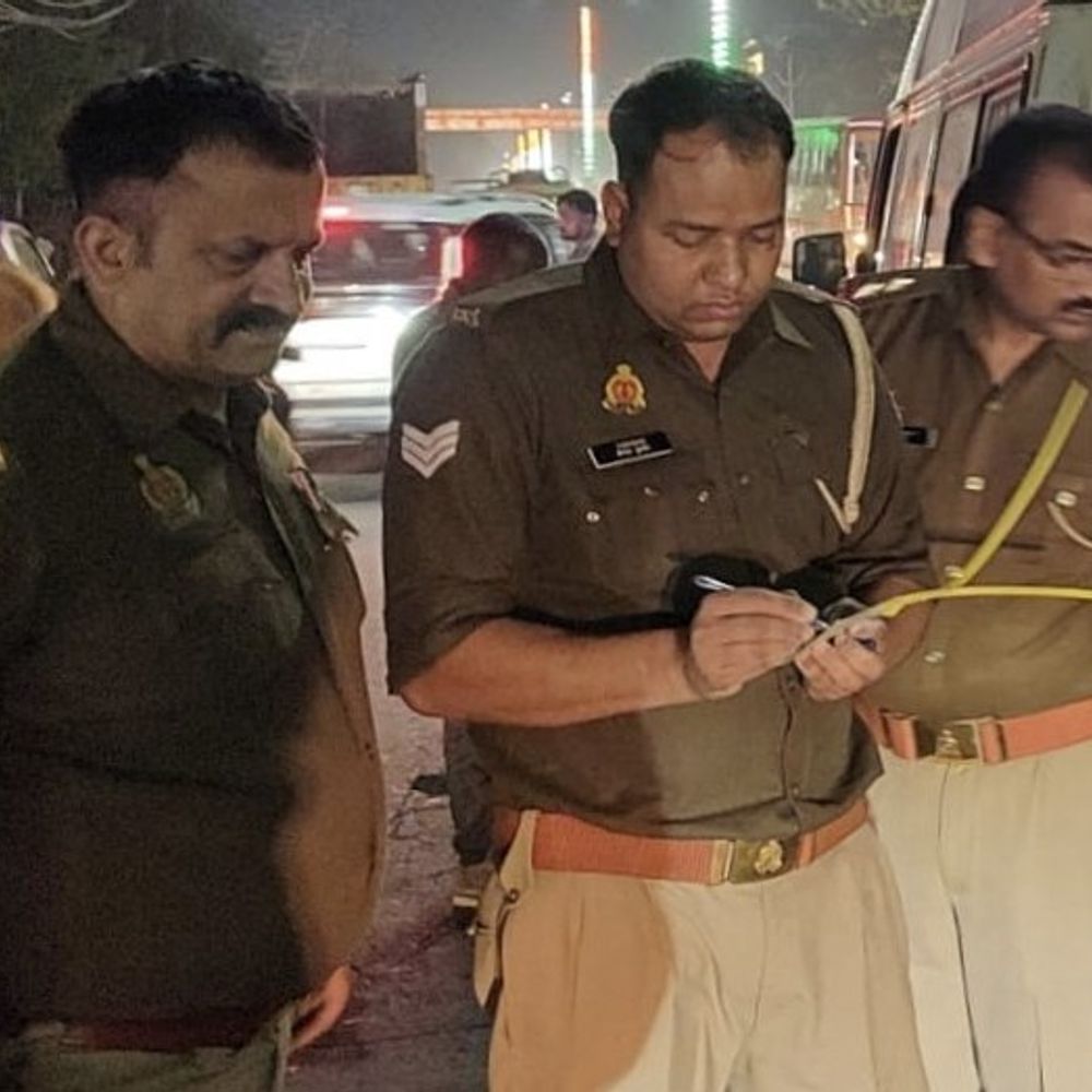 हापुड़ में बेकाबू ट्रक ने युवक को रौंदा:मौके पर तोड़ा दम, चालक फरार; पुलिस जांच में जुटी