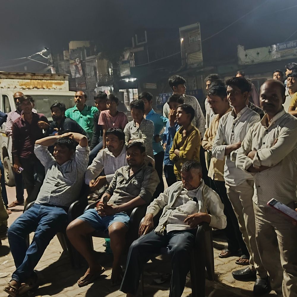 संतकबीरनगर में टी20 वर्ल्ड कप फाइनल का उत्साह:बड़ी स्क्रीन पर देखा भारत-न्यूजीलैंड मैच, चौके-छक्कों पर हुई जमकर हूटिंग