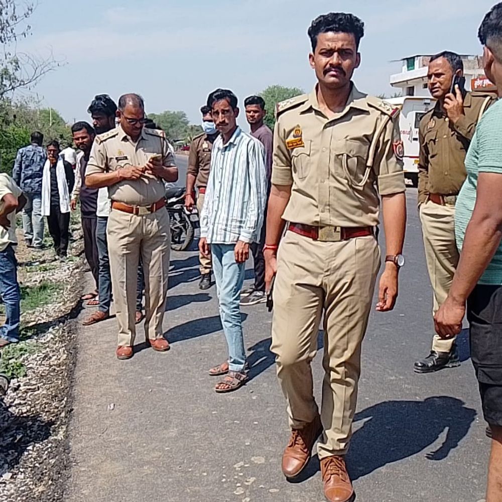 खेत में औंधे मुंह पड़ी थी डेड बॉडी:जालौन में पहले लोगों ने समझा बेहोश है; पुलिस जांच कर रही