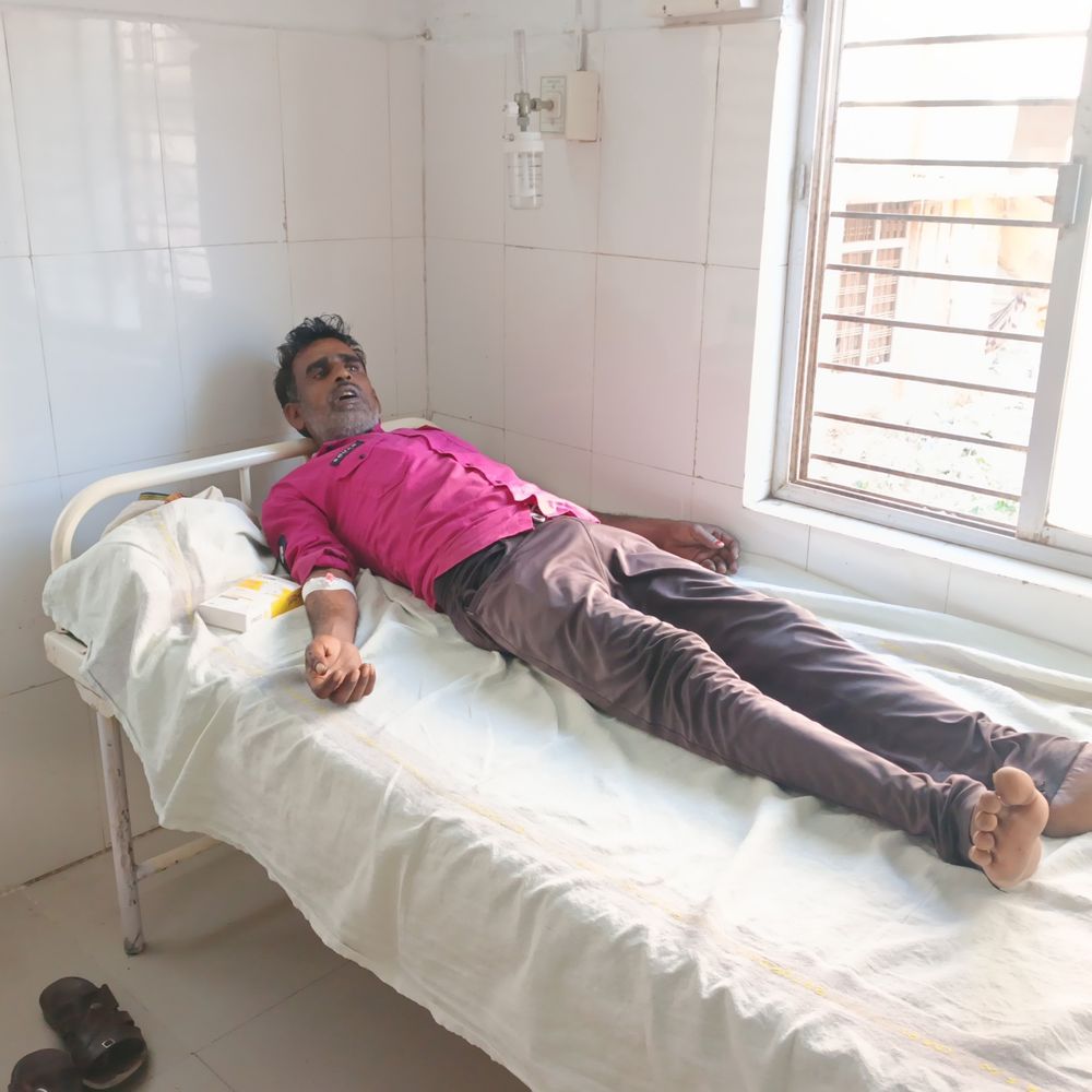 पन्ना में जमीनी विवाद, किसान पर हमला:खेत से लौटते समय लाठी-डंडों और ईंटों से पीटा; आरोपी पिता-पुत्र पर केस