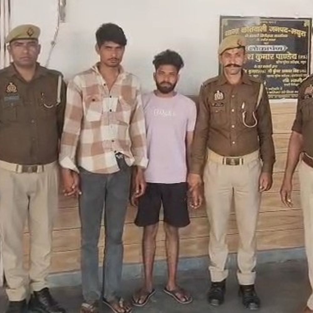 मथुरा में एटीएम काटकर चोरी का प्रयास:दो युवक गिरफ्तार हुए, औजार और बाइक बरामद