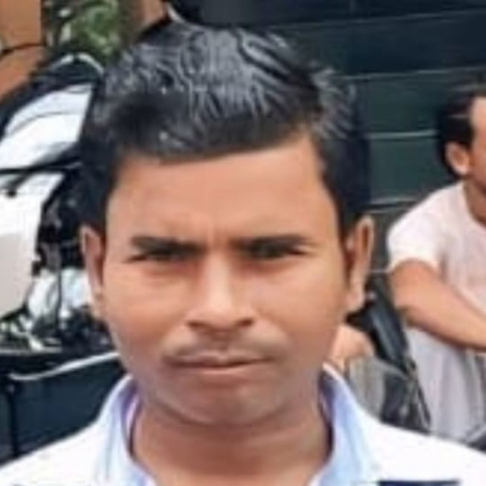 पीलीभीत में घर निर्माण के दौरान हादसा:बीम गिरने से पिता की मौत, बेटा गंभीर रूप से घायल