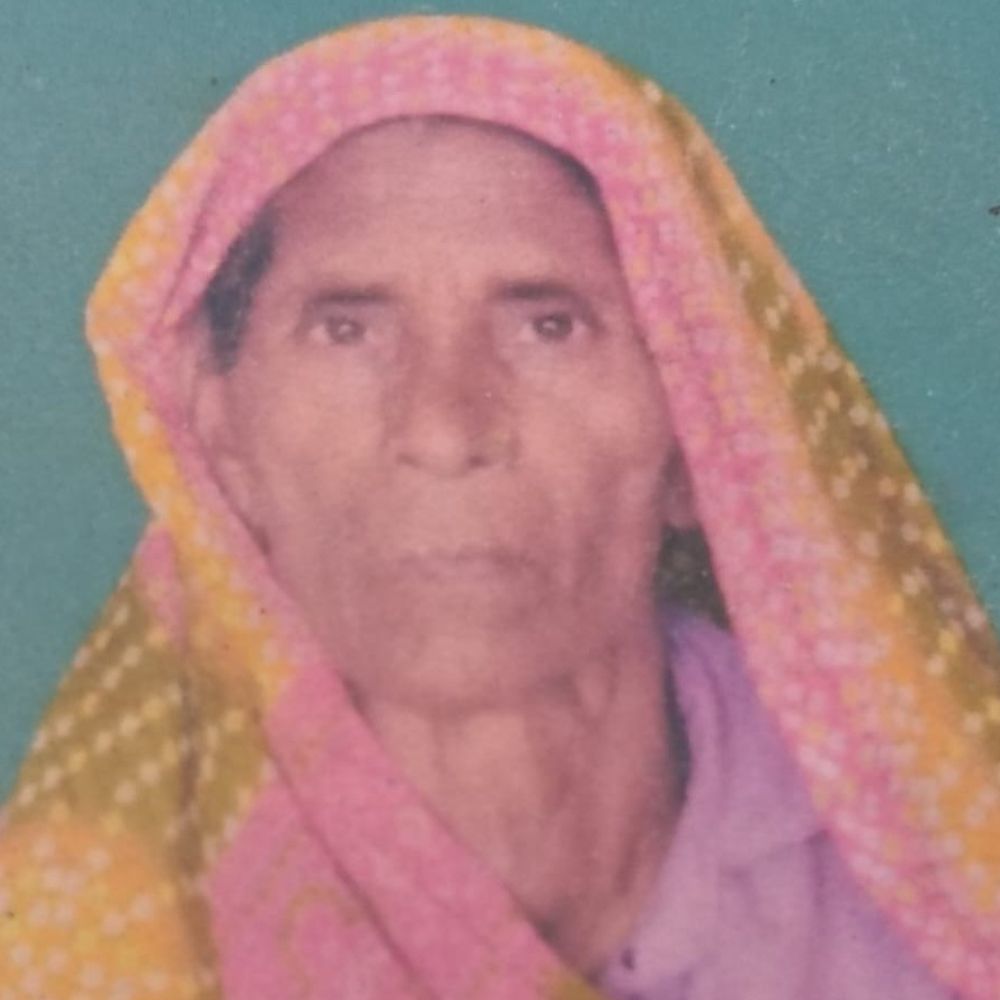 बेटे की मौत के 6 दिन बाद मां का निधन:कुशीनगर में होली के एक दिन पहले सड़क हादसे में गई थी जान, परिवार में दोहरी मौत से शोक