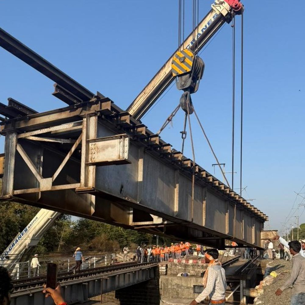 माचना पुल के गर्डर बदलने से डाउन ट्रैक बंद:60 साल पुराने गर्डर बदलने के लिए दिल्ली-चेन्नई रूट पर 4 घंटे का ब्लॉक
