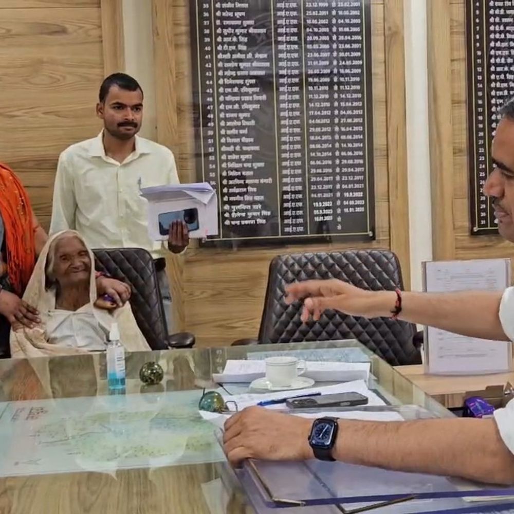 112 वर्षीय वृद्धा की पेंशन शुरू करने का निर्देश:डीएम ने तीन दिन में पेंशन चालू करने के दिए आदेश