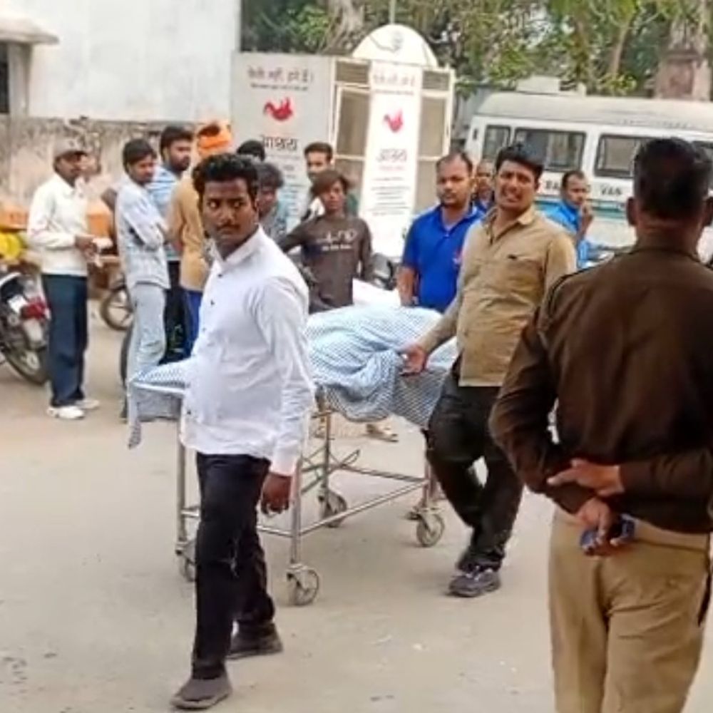 देवरिया में टैंकर की टक्कर से युवक की मौत:काम खत्म कर रुद्रपुर से बुलेट से लौट रहे थे घर