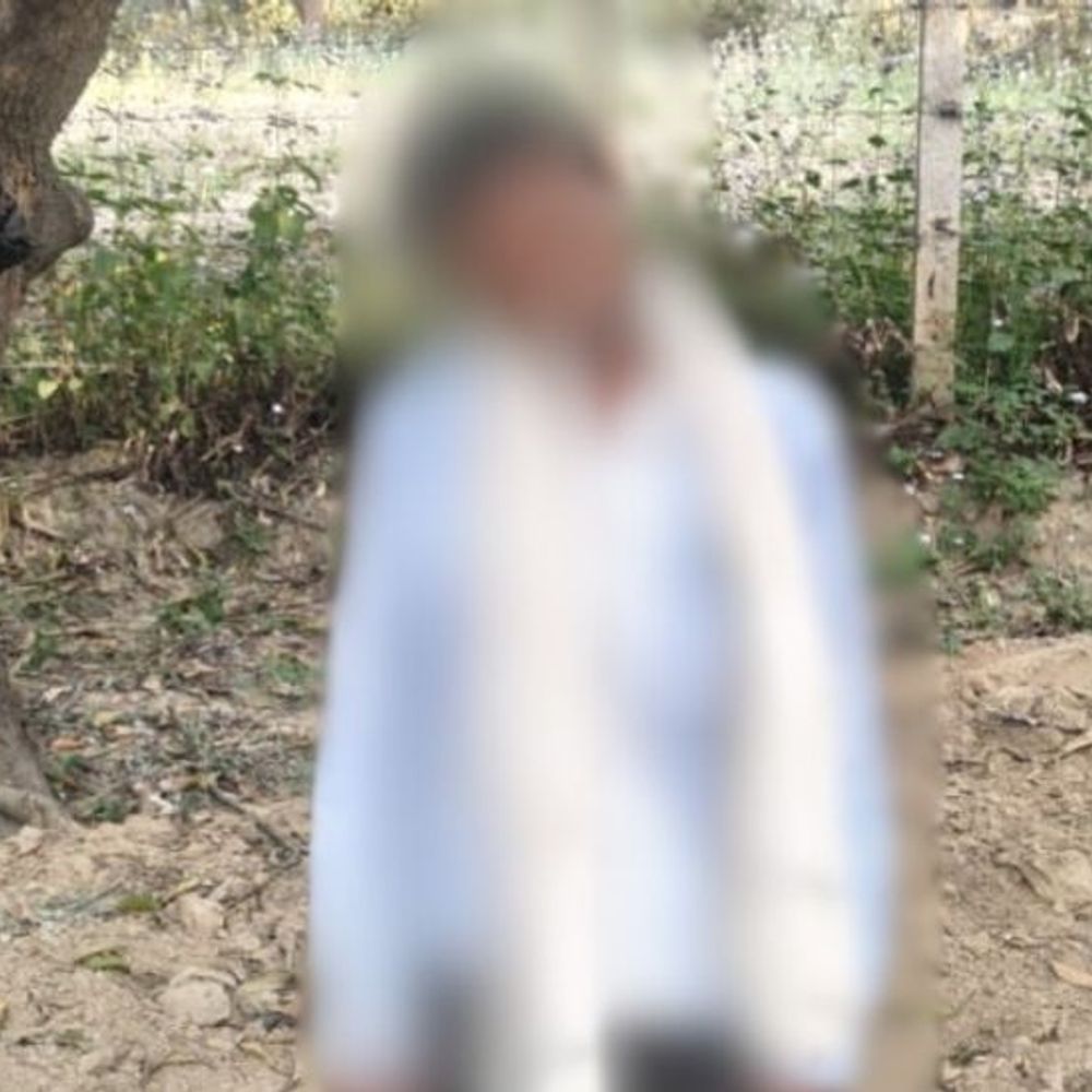 उन्नाव में पेड़ से लटका मिला अधेड़ का शव:पुलिस ने पोस्टमार्टम के लिए भेजा, भाई ने मानसिक बीमारी बताई