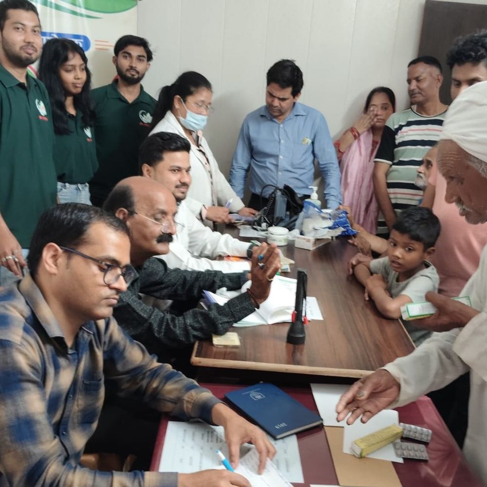 कानपुर में मुफ्त आयुर्वेदिक शिविर में 249 मरीज पहुंचे:डॉक्टरों ने कहा-देर रात तक जागना और कम पानी पीना बीमारियों की बड़ी वजह