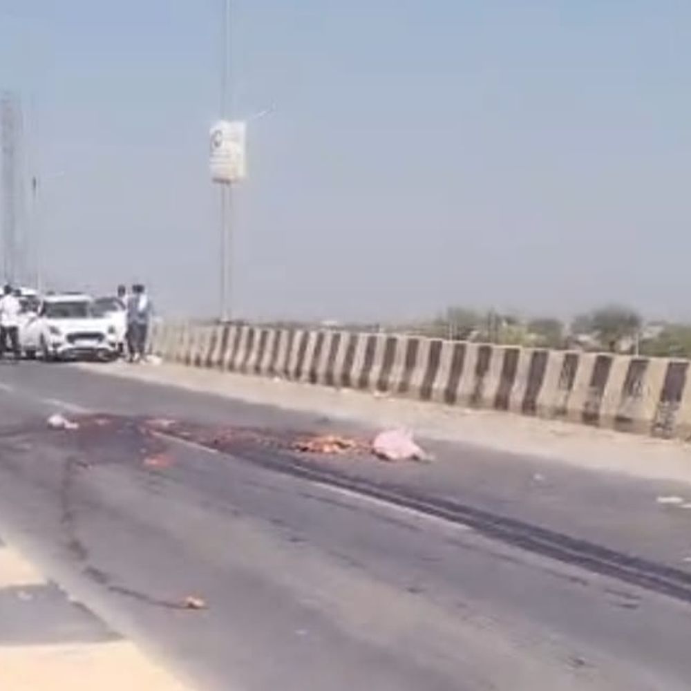 नारनौल में सड़क हादसे में महिला की मौत:  बाइक खराब होने पर रोड पर खड़े थे पति, पत्नी, रोडवेज ड्राइवर ने मारी टक्कर – Narnaul News