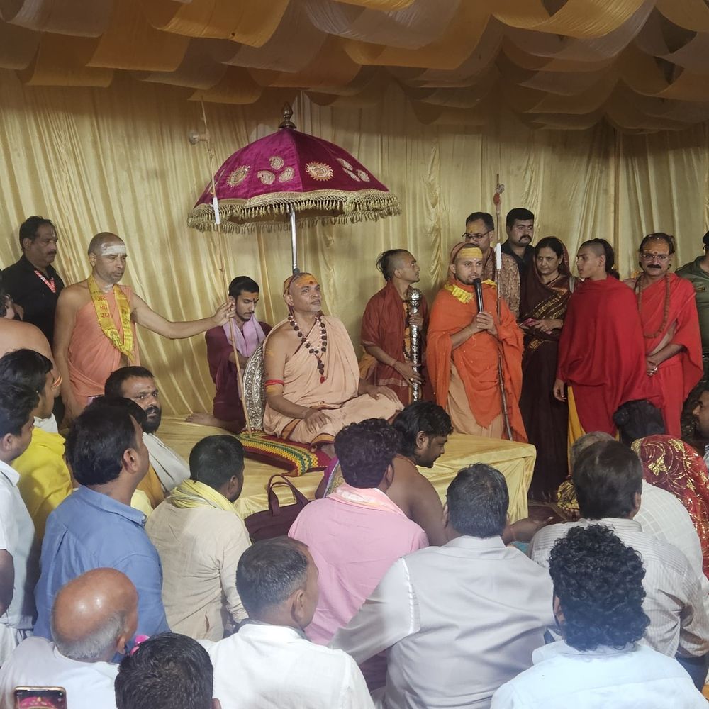 राजनीतिक दल शंकरचार्यों की गिरा रहे गरिमा:सीतापुर में शंकराचार्य बोले- असली राजनीतिक विचारों का समर्थन नहीं करते, तो “नकली” खड़े कर दिए जाते हैं