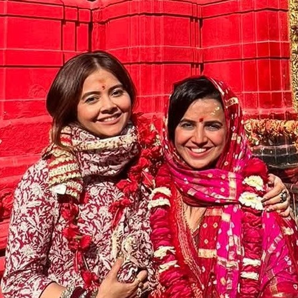 काशी पहुंचीं टीवी अभिनेत्री देवोलीना भट्टाचार्जी:दुर्गाकुंड और संकट मोचन मंदिर में किए दर्शन,बोले- मन को शांति मिली