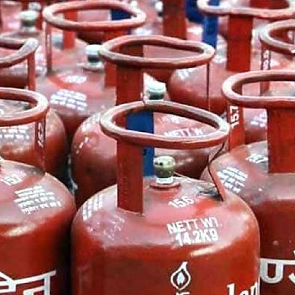 लखनऊ में एलपीजी संकट के हालात:कमर्शियल की शॉर्टेज तो डोमेस्टिक सिलेंडर की डिमांड बढ़ी; होली के बाद गैस बुकिंग-डिलीवरी अब 25 दिन बाद ही होगी