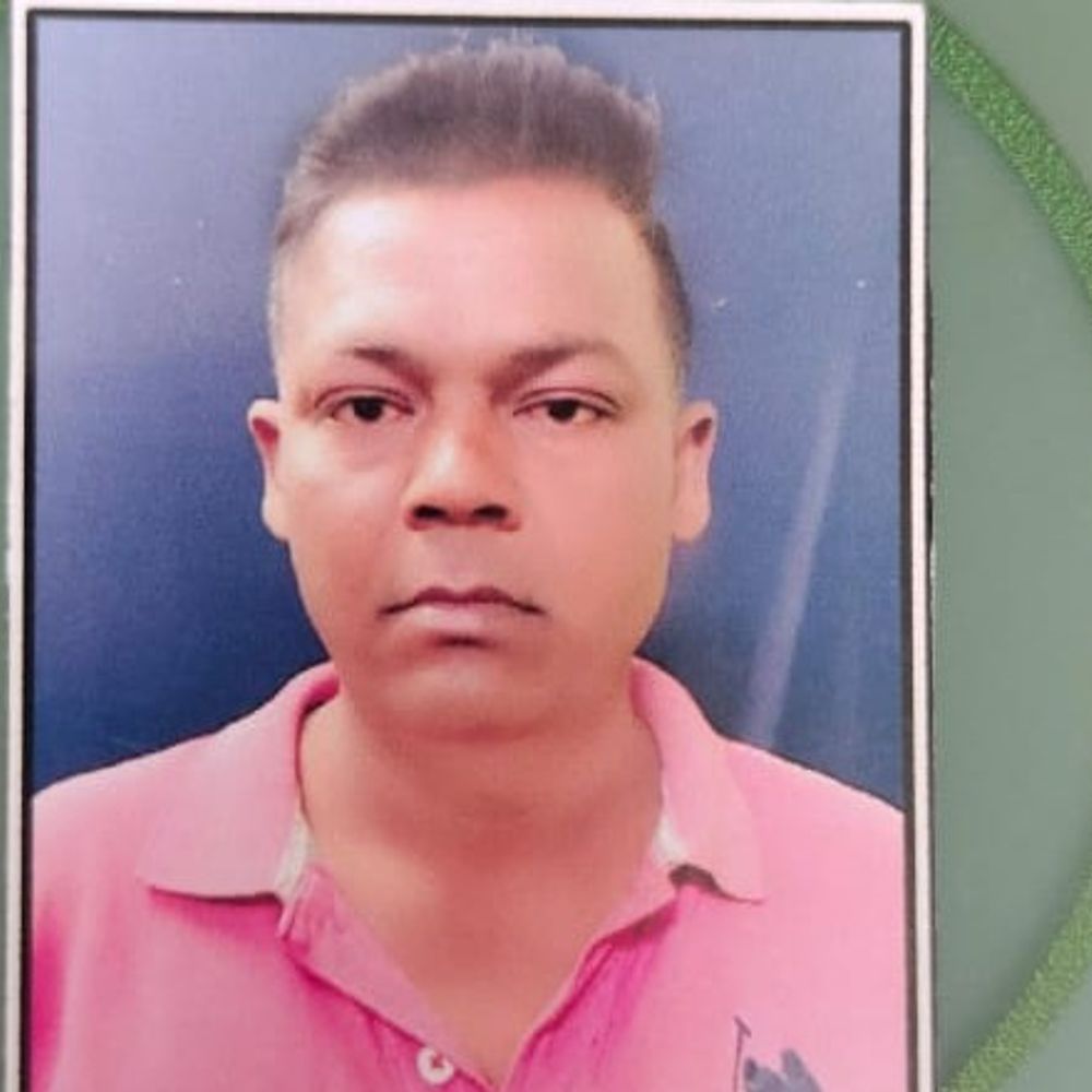 एत्मादपुर में शराब ठेके के पास मिला मजदूर का शव:सोमवार को काम पर जाने को बोलकर घर से निकला था, मंगलवार को मिली लाश