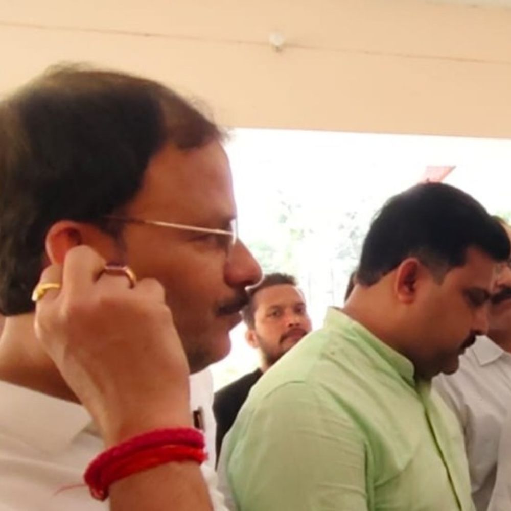 अखिल भारतीय सनातन परिवार का प्रदर्शन:सुल्तानपुर में राष्ट्रपति को ज्ञापन भेजा, गौमाता को राष्ट्र माता का दर्जा देने की मांग