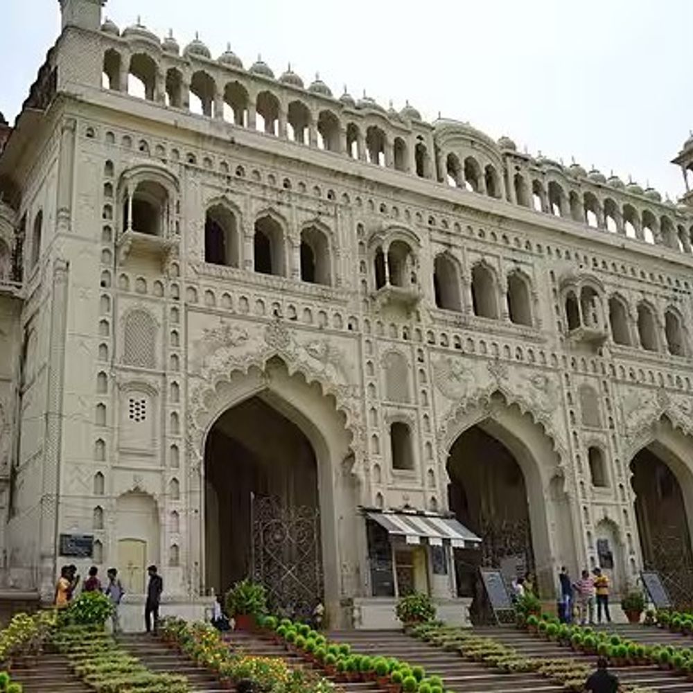 लखनऊ 11 मार्च को बंद रहेंगी ऐतिहासिक इमारतें:पर्यटकों के लिए छोटा- बड़ा इमामबाड़ा में प्रवेश पर रोक , 12 मार्च को कर सकेंगे इमामबाड़ा का दीदार