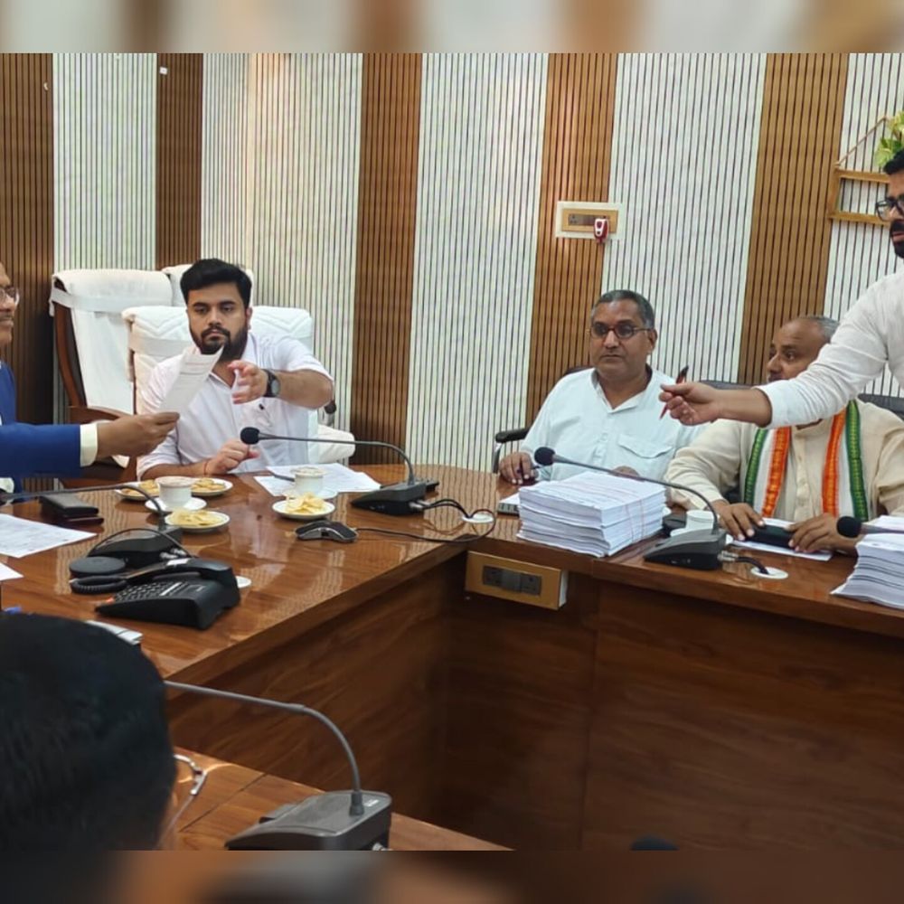 अलविदा जुमे पर सार्वजनिक अवकाश की मांग:कांग्रेस नेता ने DM के ज्ञापन दिया, 13 मार्च को छुट्टी का आग्रह किया