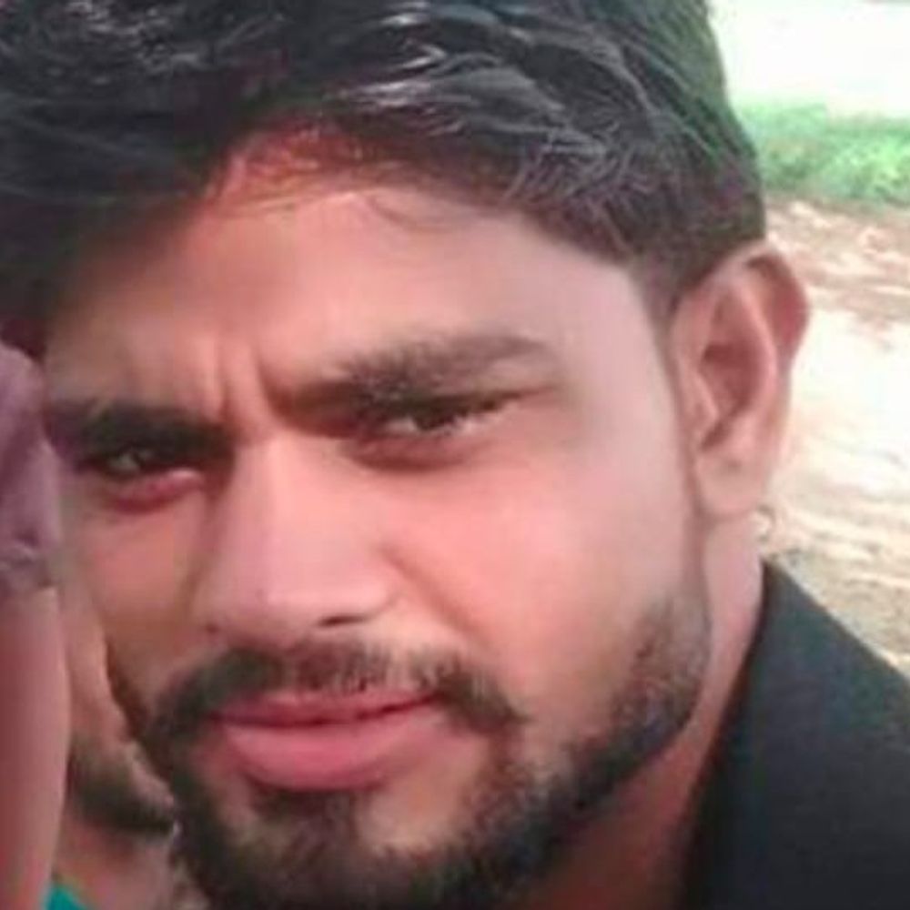 मथुरा में ट्रक की टक्कर से युवक की मौत:आगरा-दिल्ली हाईवे पर बाइक सवार साथी गंभीर घायल