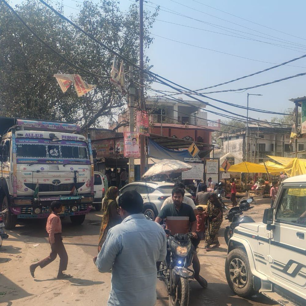 फतेहपुर में ट्रैक्टर की टक्कर से भाई-बहन घायल:हाई स्कूल परीक्षा देने जा रही छात्रा का पेपर छूटा