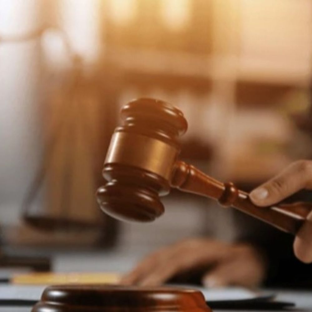 गवाही से मुकरा वादी, कोर्ट ने दिए कार्रवाई के आदेश:साक्ष्य के अभाव में आरोपी को किया बरी, आगरा कोर्ट ने 11 साल पुराने लूट मामले में सुनाया फैसला