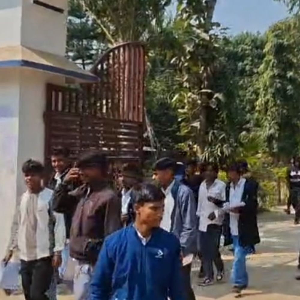 श्रावस्ती में बोर्ड परीक्षा जारी, 1299 छात्र अनुपस्थित:41 केंद्रों पर 10 फरवरी को हाईस्कूल-इंटरमीडिएट के परीक्षार्थी नहीं पहुंचे