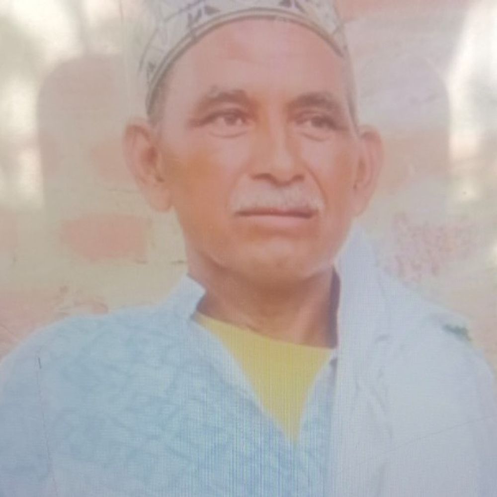 शाहजहांपुर में बाइक की टक्कर से बुजुर्ग की मौत:भैंस का चारा लेने पैदल बाजार जा रहे थे, कानपुर ले जाते समय तोड़ा दम