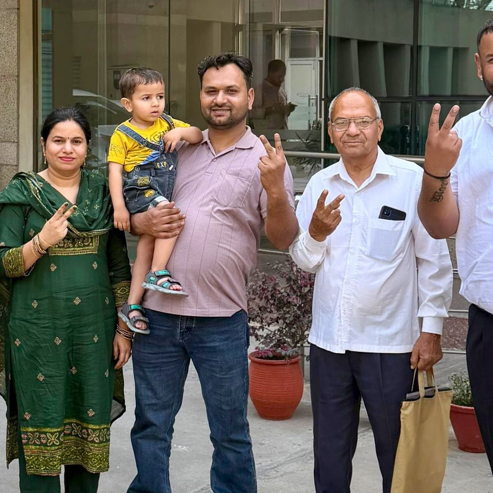 मोहाली में सिक्योरिटी गार्ड बना करोड़पति:₹200 के टिकट पर निकला डेढ़ करोड़ का इनाम; पंचकूला का रहने वाला