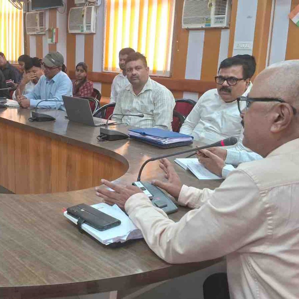 गोरखपुर में 54 हजार बच्चियों को लगेगा HPV टीका:सर्वाइकल कैंसर से बचाव अभियान शुरू, CMO ने वेयर हाउस का निरीक्षण किया