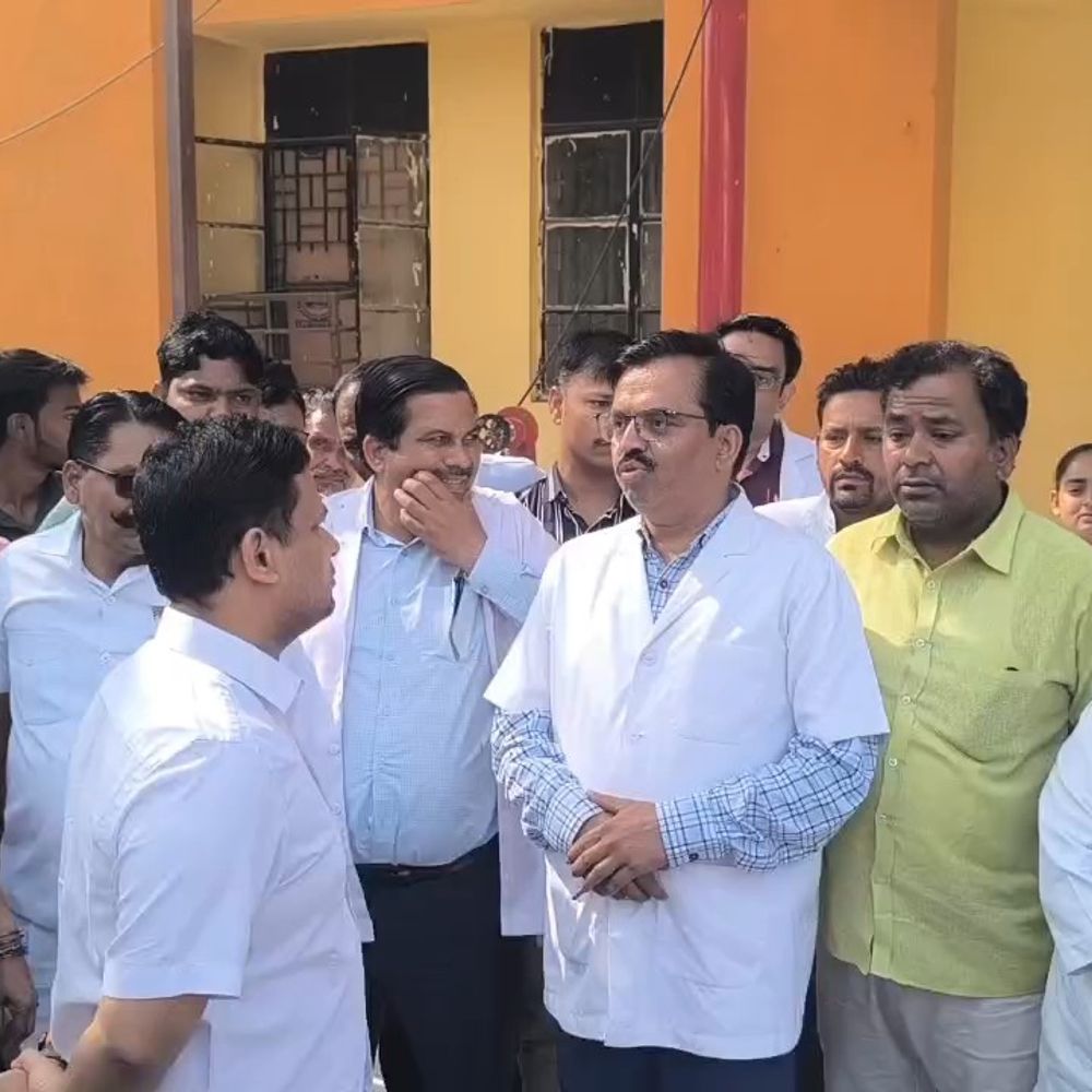 वार्ड बॉय से अभद्रता के विरोध में स्टाफ की हड़ताल:3 दिन तक 3 घंटे रहेगी हड़ताल, बड़े आंदोलन की चेतावनी