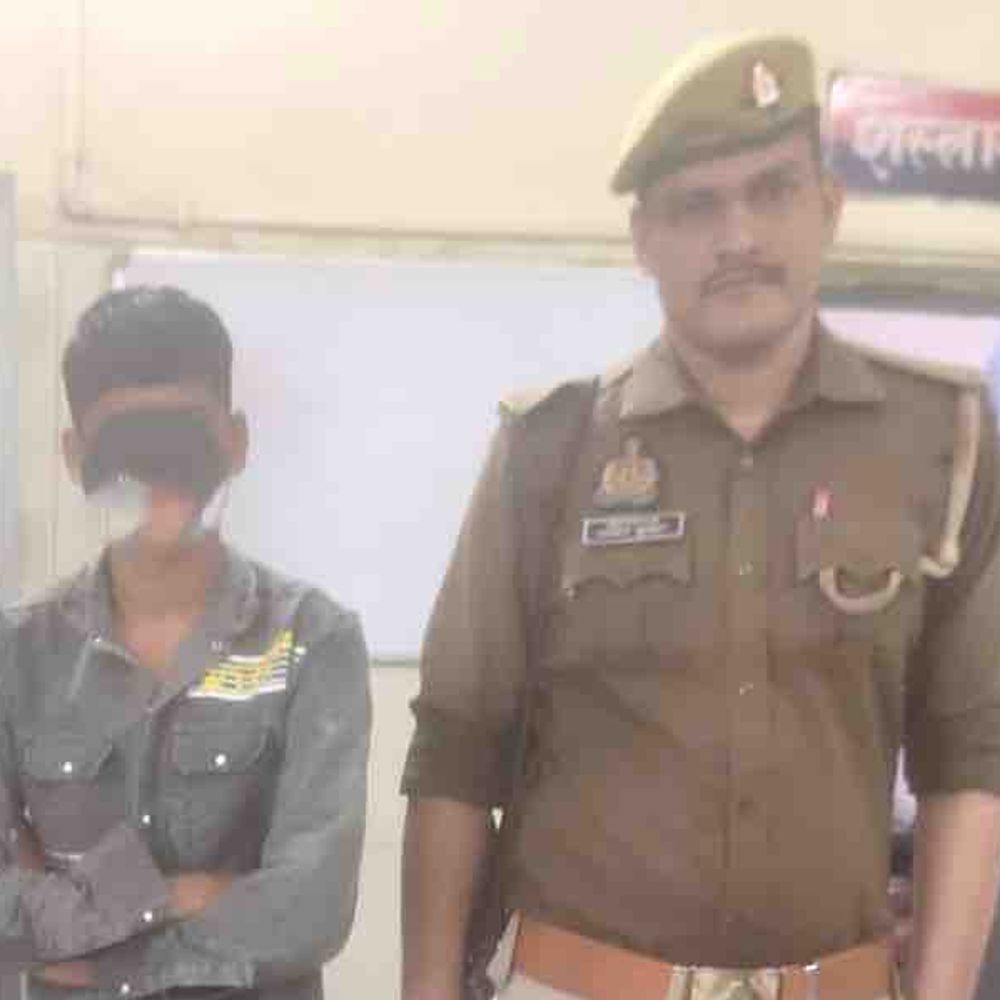 सफर में परिवार से बिछड़ा किशोर:जीआरपी ने सुरक्षित बरामद कर परिजनों को सौंपा