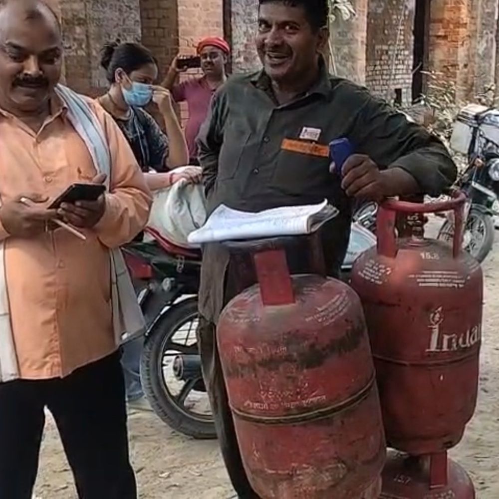 अब 25 दिन बाद LPG सिलेंडर की बुकिंग:कालाबाजारी रोकने के लिए प्रयागराज में 18 अधिकारी तैनात, 3 टीमें गठित