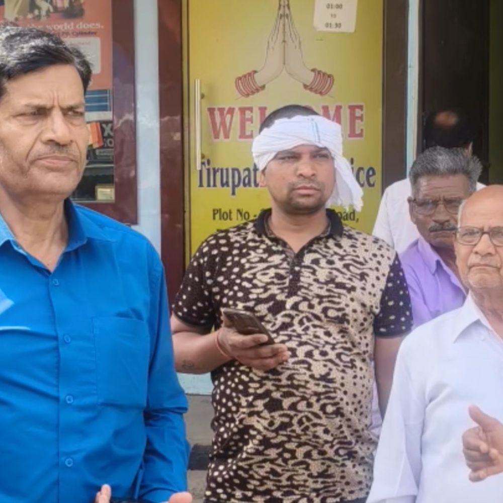 बुलंदशहर में ऑनलाइन-ऑफलाइन गैस बुकिंग में दिक्कत:लोग परेशान, एजेंसी संचालक बोले- अफवाह फैलाई जा रही