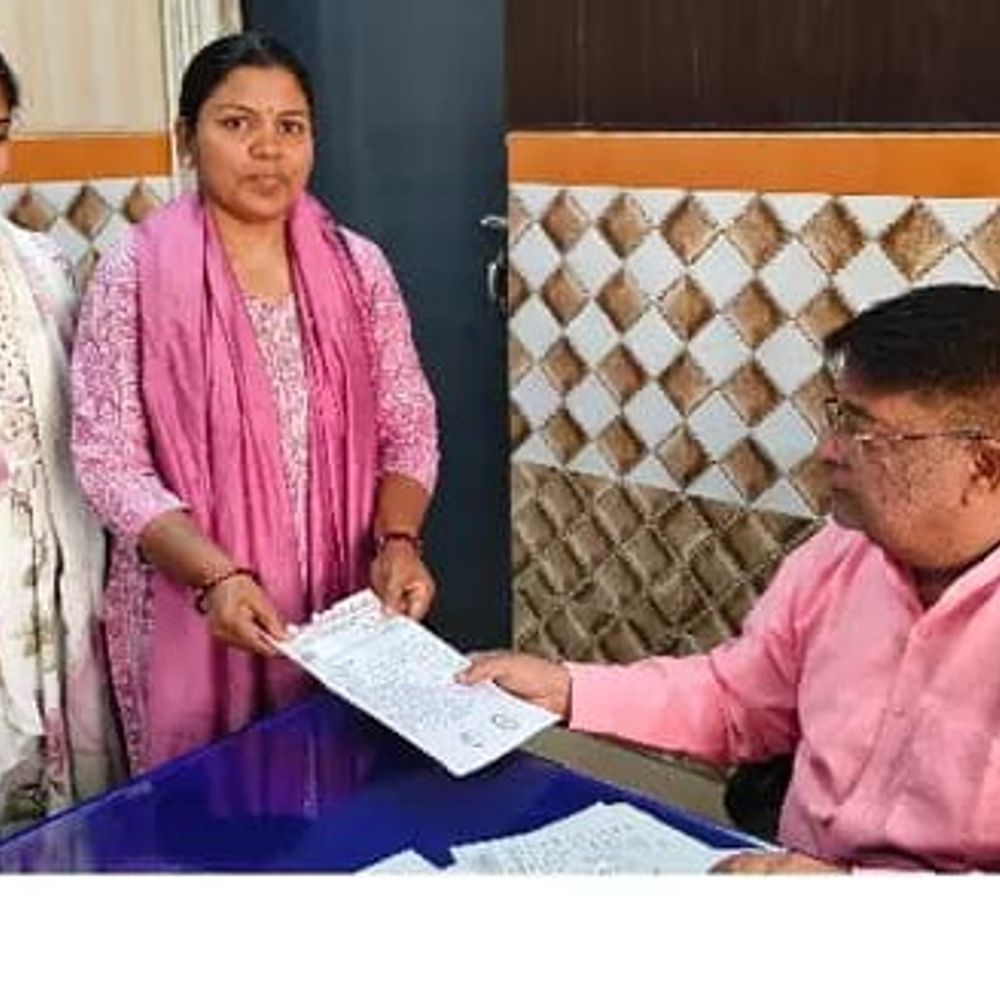 मातृ शिशु कल्याण संघ ने सीएमओ को सौंपा ज्ञापन:लंबित भुगतान और अवकाश के दिनों में ड्यूटी न लगाने की मांग