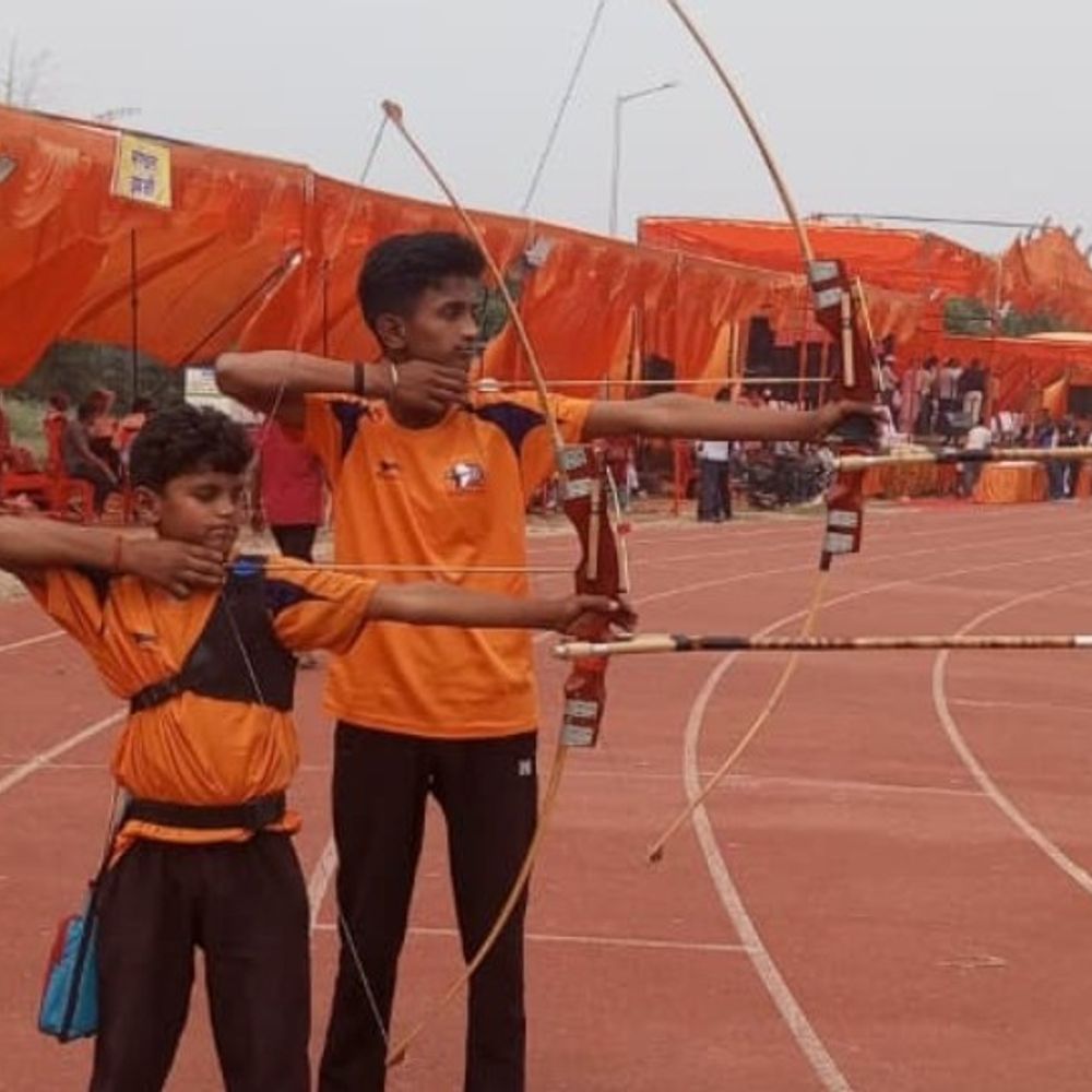 भदोही के गौरव ने राज्य स्तरीय तीरंदाजी में जीता रजत:अयोध्या में चल रही बाल क्रीड़ा प्रतियोगिता में सहदेव ने भी पाया चौथा स्थान