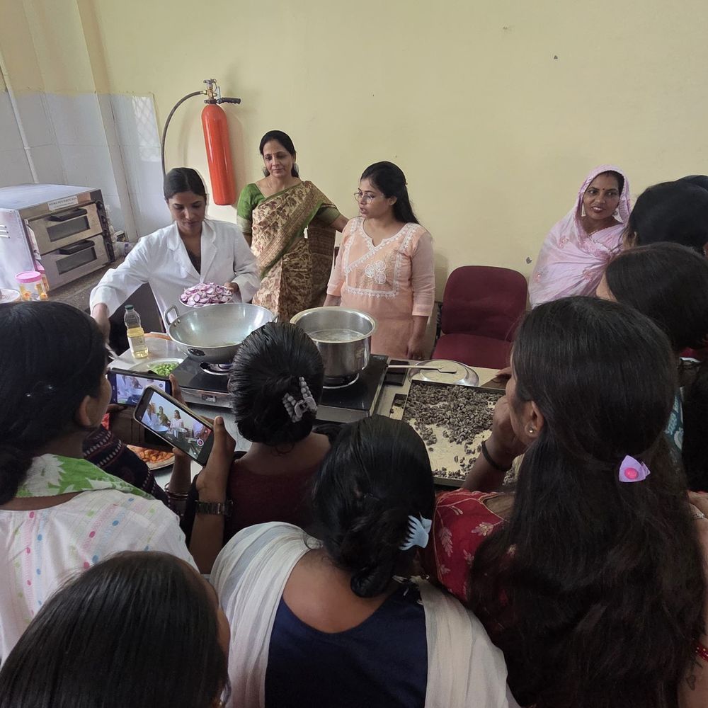 अयोध्या कृषि विश्वविद्यालय में ग्रामीण महिलाओं का प्रशिक्षण शुरू:मोटे अनाज उत्पादों से आर्थिक सशक्तिकरण का लक्ष्य, 36 महिलाएं ले रहीं भाग