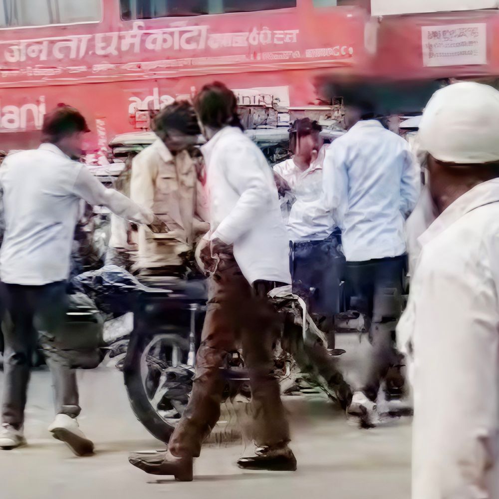 मुजफ्फरनगर में छात्रों के दो गुटों में मारपीट, VIDEO:लात-घूंसे-बेल्ट चले, इंटर कॉलेज के पास हुई घटना