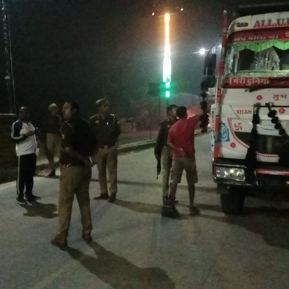 औरैया में अवैध खनिज परिवहन पर कार्रवाई:दो डंपर सीज, 1.10 लाख रुपए का जुर्माना लगाया