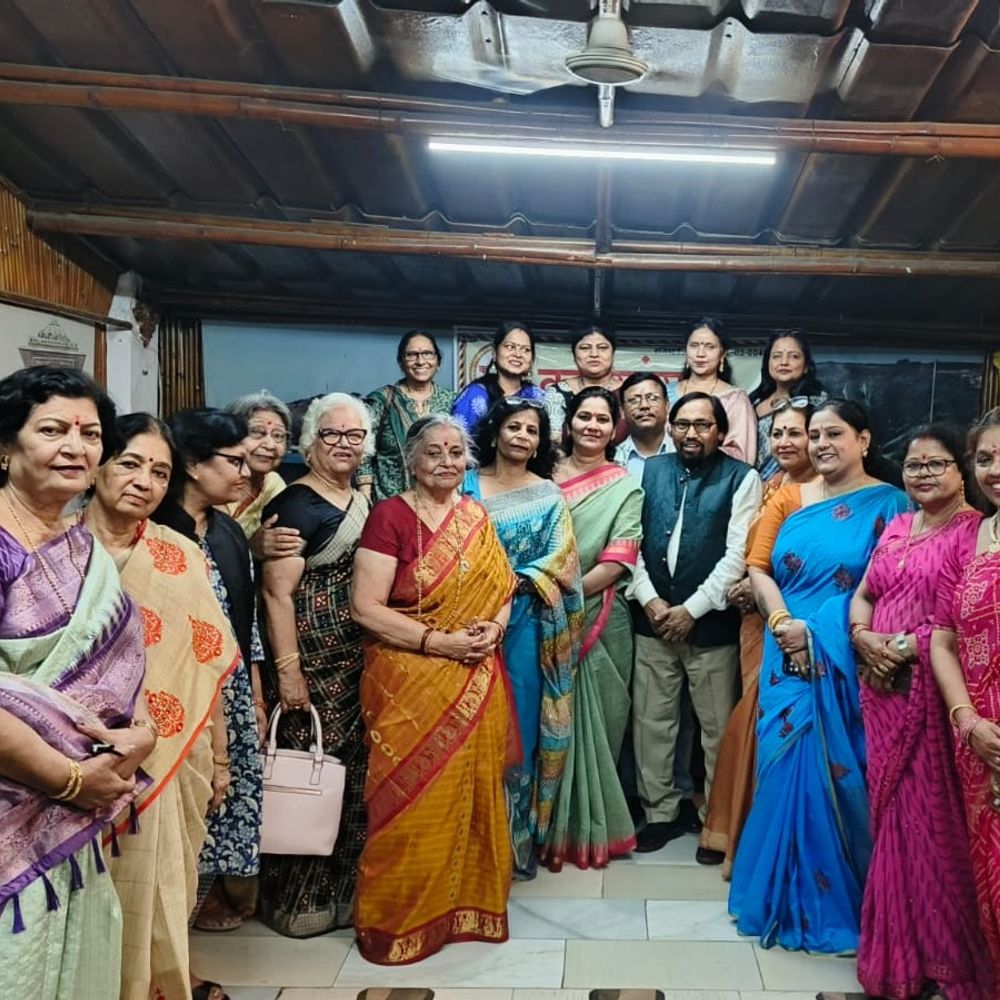 लखनऊ में काव्यांगन मंच का साहित्यिक संध्या:प्रतिष्ठित साहित्यकारों और कवियों ने अपनी रचनाएं प्रस्तुत कीं