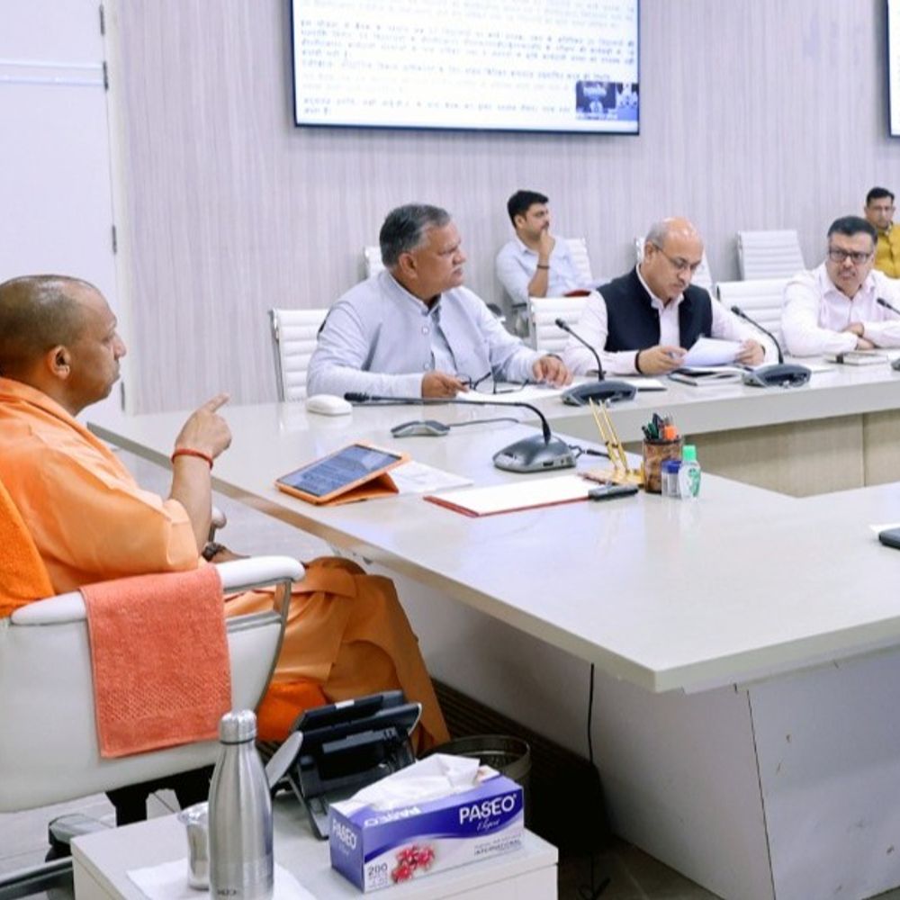 गंगा एक्सप्रेस वे को जल्द संचालन योग्य बनाएं:सीएम ने जेवर एयरपोर्ट निर्माण की समीक्षा की, प्रस्तावित एक्सप्रेसवे के लिए भूमि अधिग्रहण जल्द पूरा करें