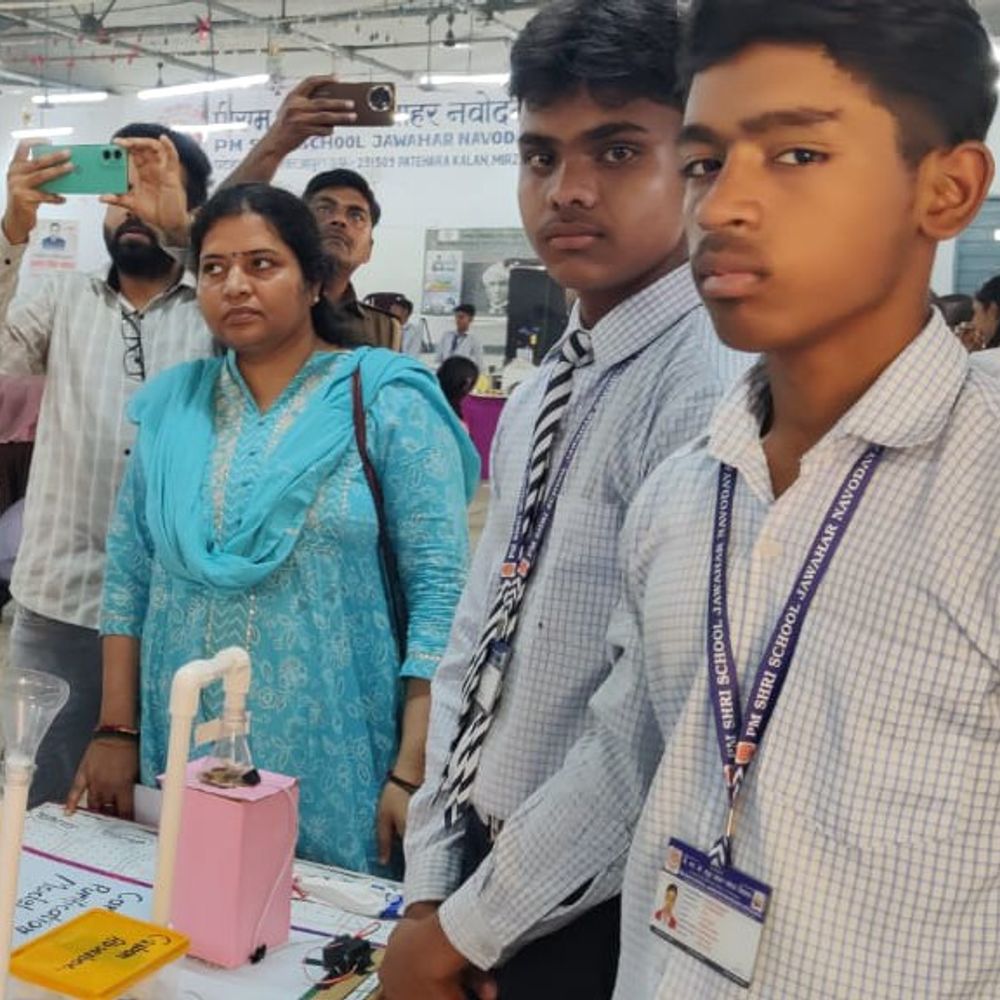 जवाहर नवोदय विद्यालय में विज्ञान, कला प्रदर्शनी आयोजित:छात्रों ने नवाचारों और मॉडलों से प्रतिभा का प्रदर्शन किया