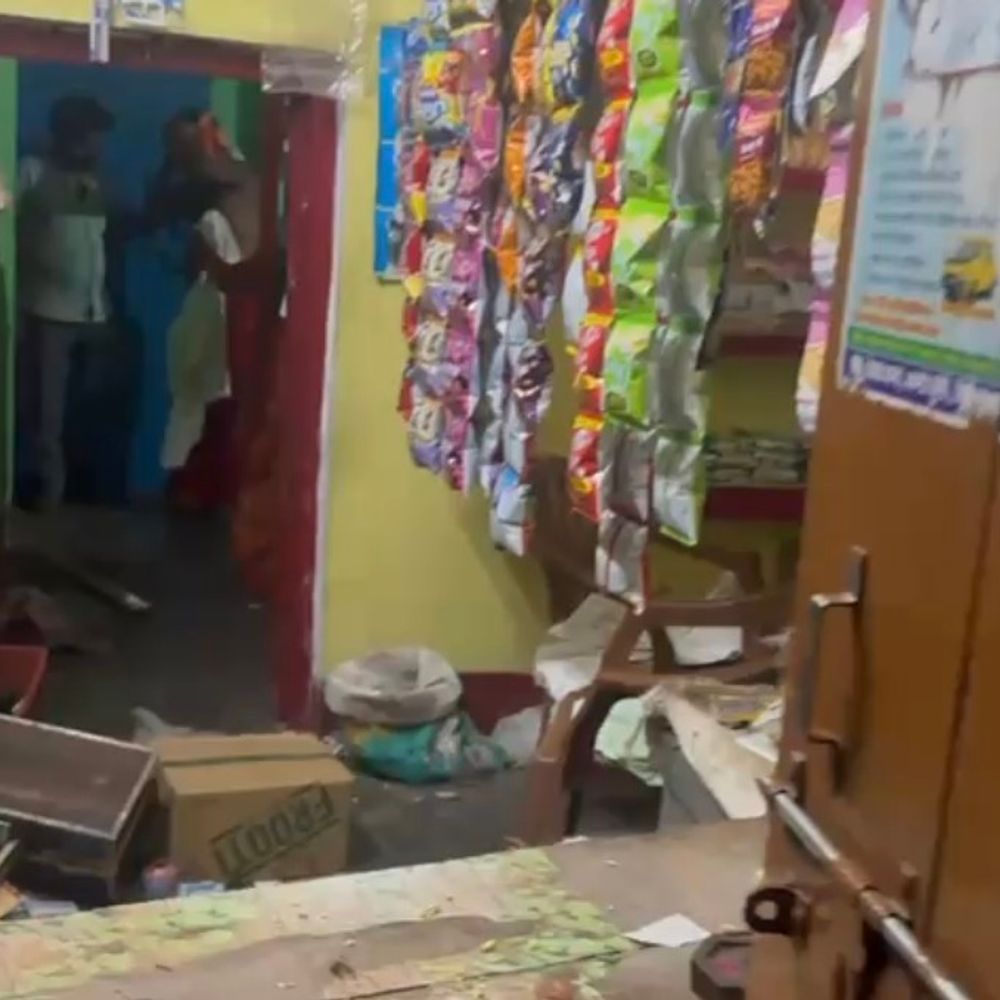 दतिया में दुकान में घुसकर बुजुर्ग दुकानदार से मारपीट:  चार आरोपियों ने सरिए से पीटा, गंभीर रूप से घायल – datia News