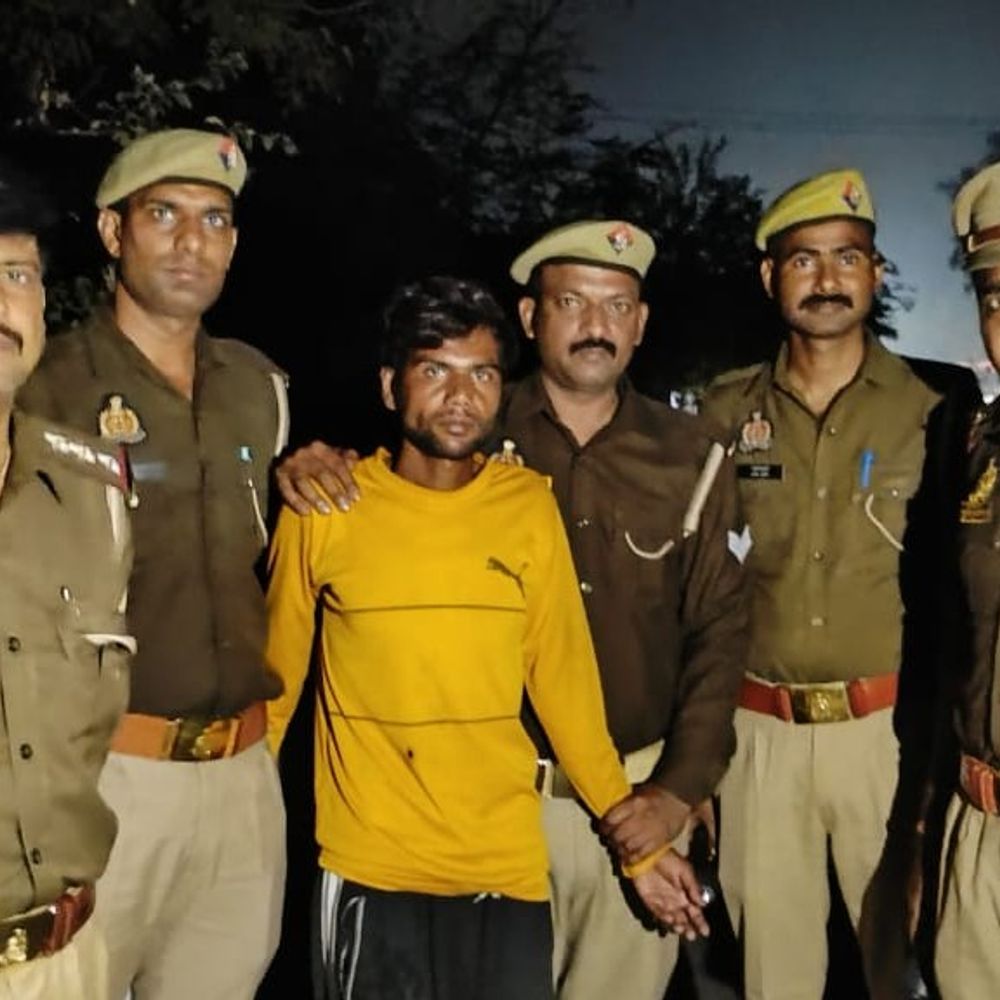 मां की हत्या का आरोपी बेटा गिरफ्तार:लखीमपुर में 50 हजार का इनाम था, मारने के बाद लटका दिया था