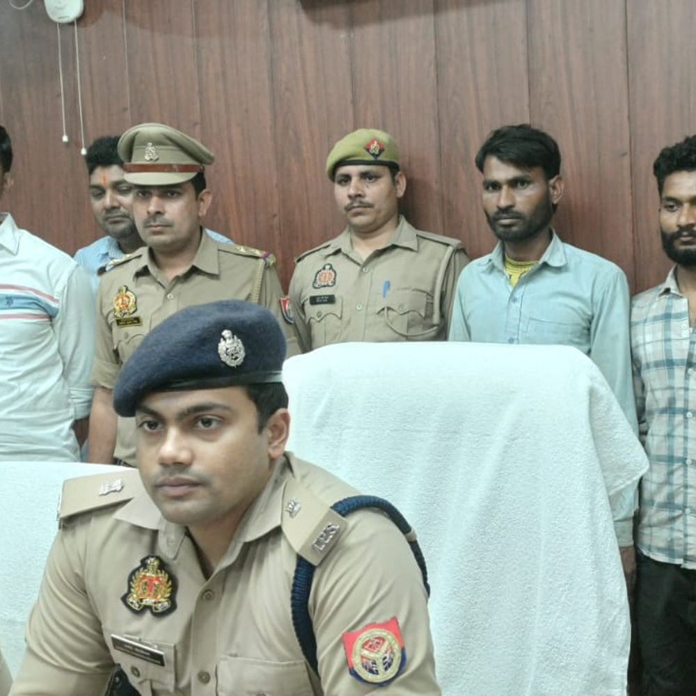 चंदौली पुलिस ने 849 पेटी अवैध शराब जब्त की:पंजाब से बिहार ले जा रहे दो तस्कर गिरफ्तार