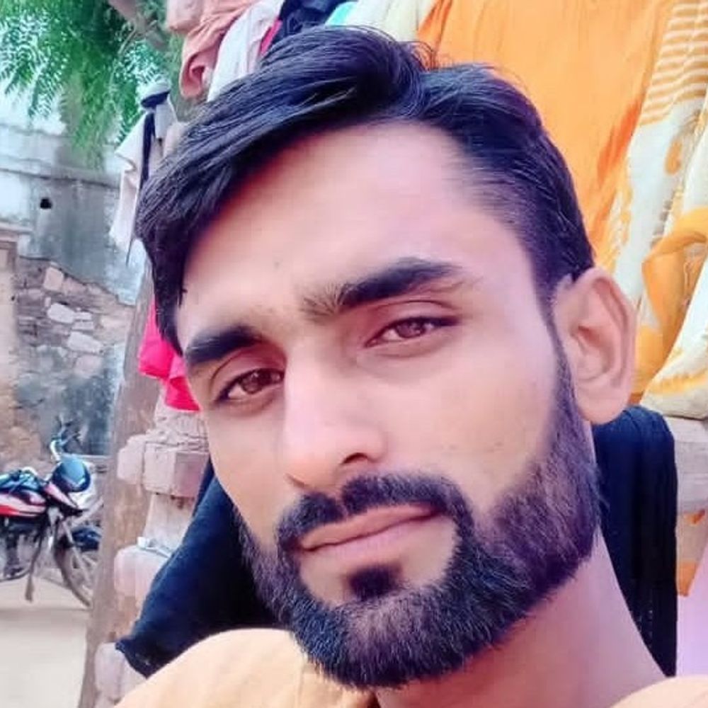 डीग में ट्रैक्टर पलटने से युवक की मौत:  पिकअप बचाने के चक्कर में हादसा, एक घायल – Deeg News