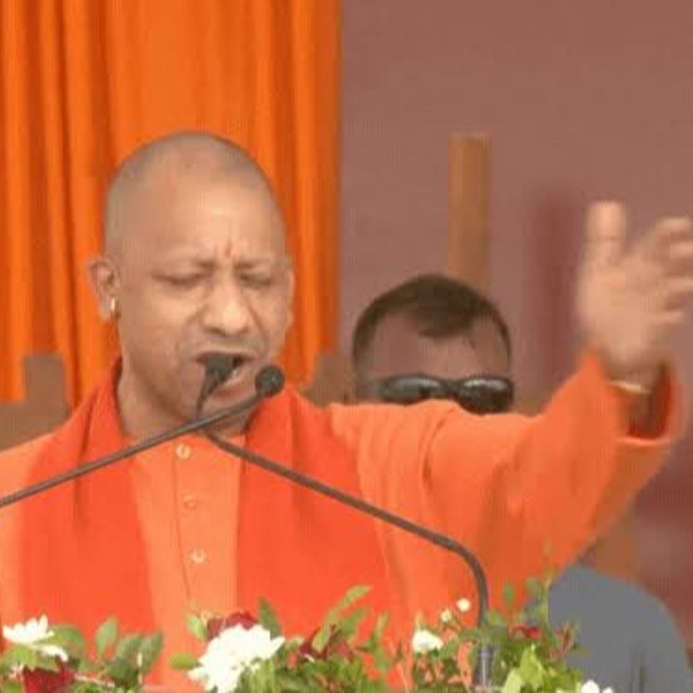 अयोध्या में राष्ट्रपति दौरे से पहले सीएम योगी का दौरा:राम मंदिर-हनुमानगढ़ी में दर्शन, अधिकारियों के साथ समीक्षा बैठक