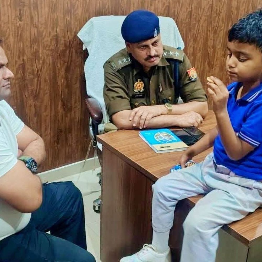 LKG छात्र का अपहरण करने वाले दो संदिग्धों को उठाया:प्रतीक को गांव में लेकर घूमे पिता, हर किसी ने दुलारा, मां से पुलिस ने की पूछताछ