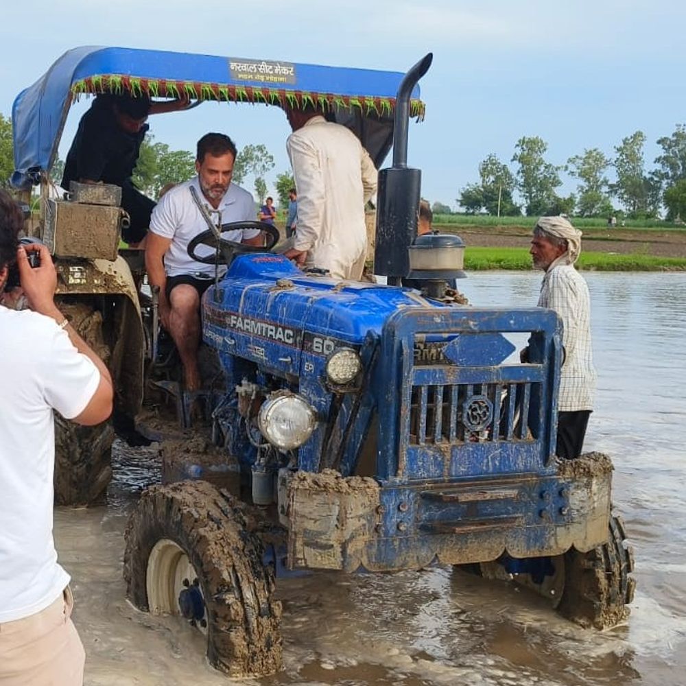 किसान की बेटी की शादी में पहुंचे राहुल गांधी:सोनीपत में युवाओं ने कहा- राहुल भाई राम राम; गाड़ी से उतरते हुए मोबाइल गिरा